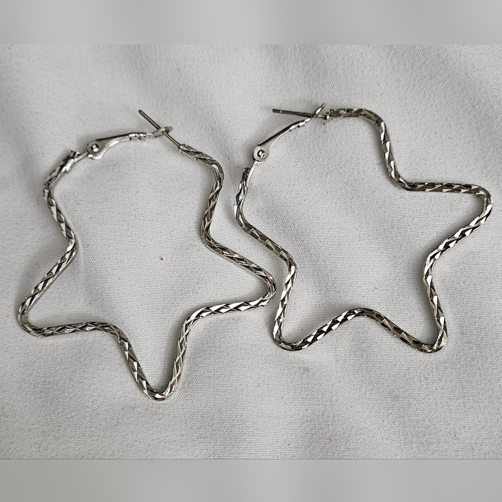 Star shaped silver earrings